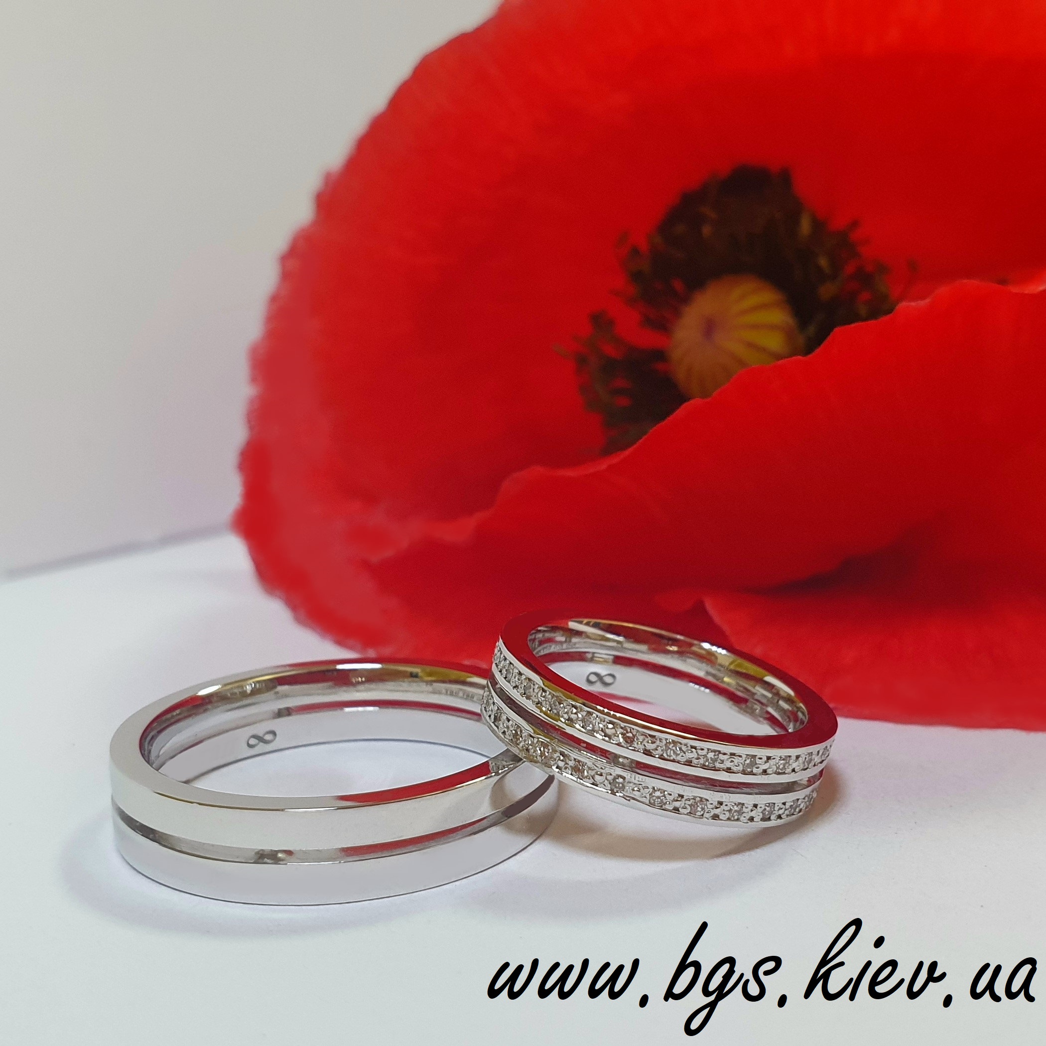 Обручки з білого золота