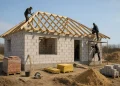 Скільки коштує побудувати будинок в Україні: розрахунок витрат