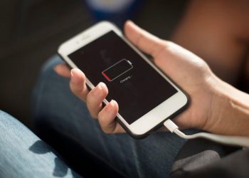 Чому батарея смартфона зношується і як зрозуміти, що їй потрібна заміна?