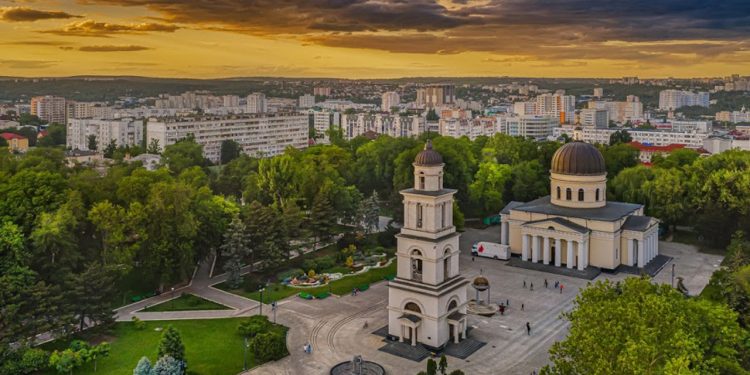 Кишинёв между прошлым и современностью: прогулка по городу контрастов
