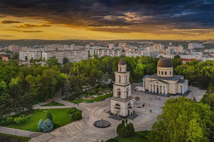Кишинёв между прошлым и современностью: прогулка по городу контрастов