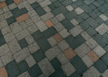 Як змінювалися ціни на тротуарну плитку в Харківському регіоні: аналітичний огляд ринку за останні 10 років