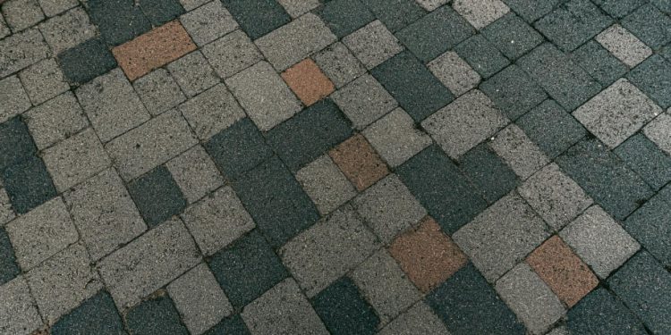 Як змінювалися ціни на тротуарну плитку в Харківському регіоні: аналітичний огляд ринку за останні 10 років
