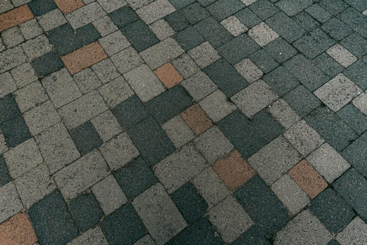 Як змінювалися ціни на тротуарну плитку в Харківському регіоні: аналітичний огляд ринку за останні 10 років