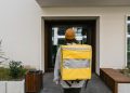 Работа курьером: сколько можно заработать и где найти вакансии