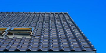 Реконструкція старого даху: які матеріали обрати?