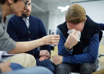 Разрушение личности при наркомании: последствия употребления и методы профессионального восстановления
