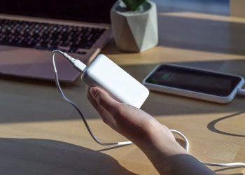 Універсальні портативні акумулятори: коли заряд потрібен не «десь потім», а зараз