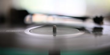 Як обрати вініловий програвач: 4 критерії + топ моделей 2026