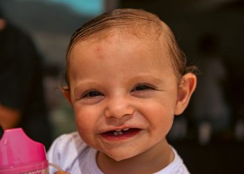 Привітання з першим зубчиком дитини: 30 варіантів