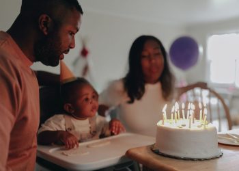 Привітання з 1 роком дитини: 40 варіантів — від батьків, бабусі