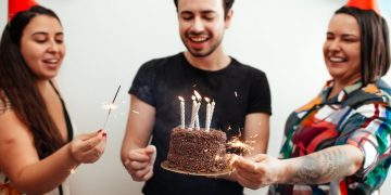 Привітання свасі з днем народження: 40 варіантів українською