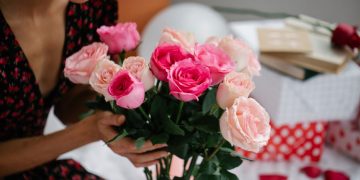 Привітання невістці з днем народження: 40 варіантів від свекрухи
