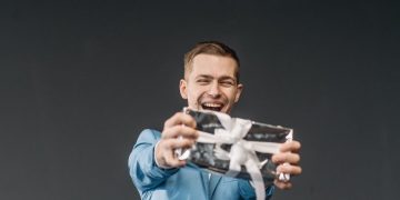 Привітання Олександру з іменинами 30 серпня 2026: 40 варіантів