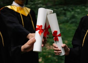 Привітання з отриманням диплома: 40 варіантів українською