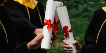 Привітання з отриманням диплома: 40 варіантів українською