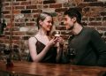 Привітання з річницею стосунків: 40 варіантів коханій людині