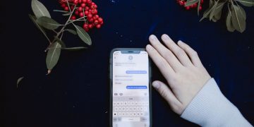 50 прикольних СМС на Новий 2027 рік: короткі, з гумором