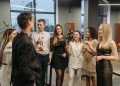 Що одягнути на корпоратив 2027: дрес-код чоловіку і жінці
