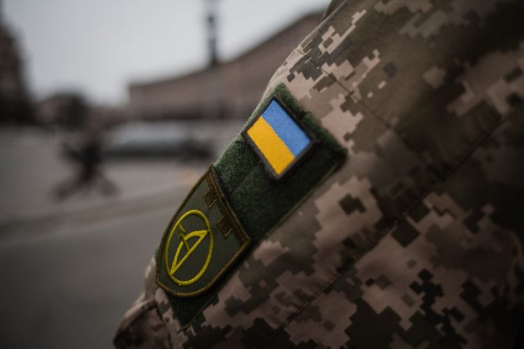 Привітання з Днем Захисників і Захисниць України 2026: 60 варіантів