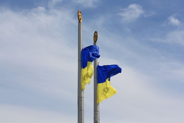 Привітання з Днем Незалежності України 2026: 100 варіантів у прозі, віршах, СМС