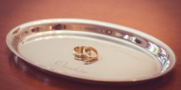 Всі річниці весілля: повна таблиця по роках з назвами і подарунками 2026