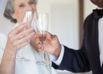 Тости на весіллі: 40 готових від батьків, друзів, свідка