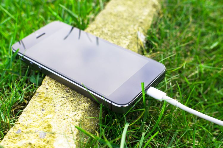 iPhone на зарядці