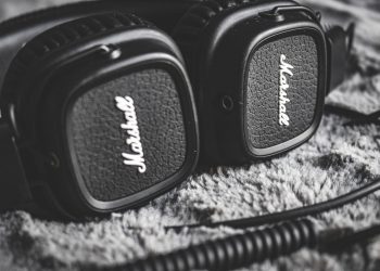 Marshall навушники крупним планом