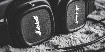 Marshall навушники крупним планом