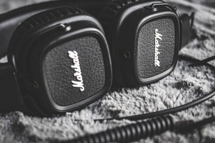 Marshall навушники крупним планом