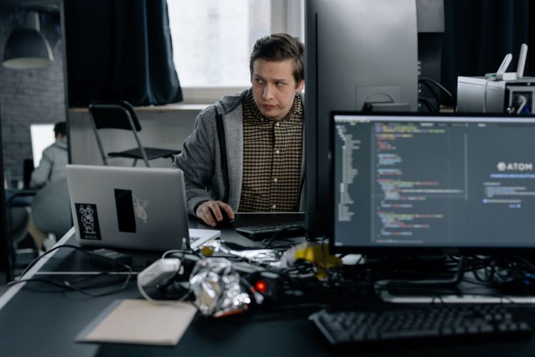 IT-розробник за роботою