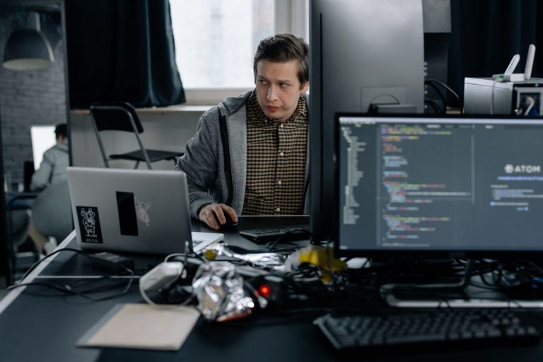IT-розробник за роботою