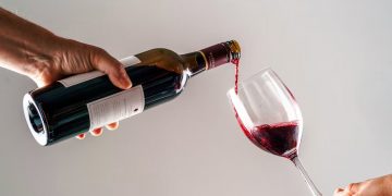 От ягодных нот до терпкости: из чего складывается вкус красного полусладкого вина