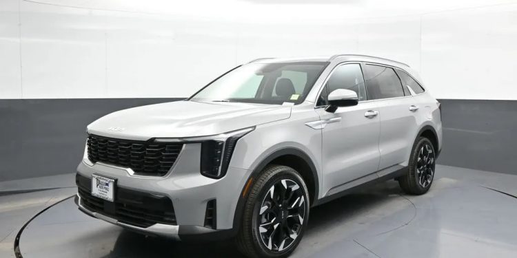 Інноваційний та практичний: огляд комплектацій та цін нового Kia Sorento
