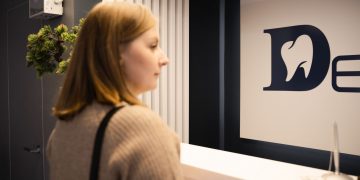 Ресепшн сучасної стоматологічної клініки
