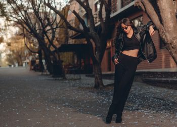 Стильний образ жінки у міжсезонні