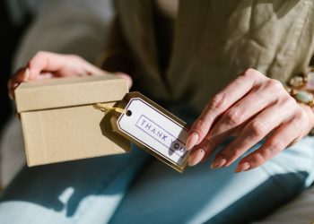 Як подякувати за подарунок: 40 варіантів українською