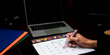 Як тактовно нагадати про свій день народження: 20 варіантів