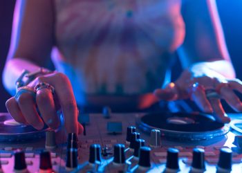 Кісс ФМ - електронна музика, DJ-сети та сучасний радіоефір