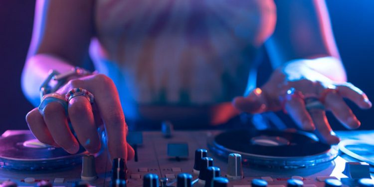 Кісс ФМ - електронна музика, DJ-сети та сучасний радіоефір