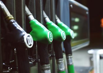 Бензин А-95 дорожчає: скільки коштує пальне на українських АЗС