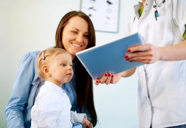 Здоров’я дитини від народження до школи: значення планових оглядів та профілактики