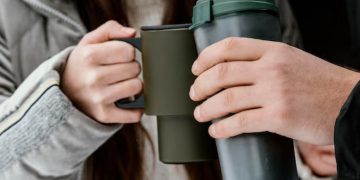 Корпоративні термокружки та канцелярія з логотипом: корисний брендований мерч для бізнесу